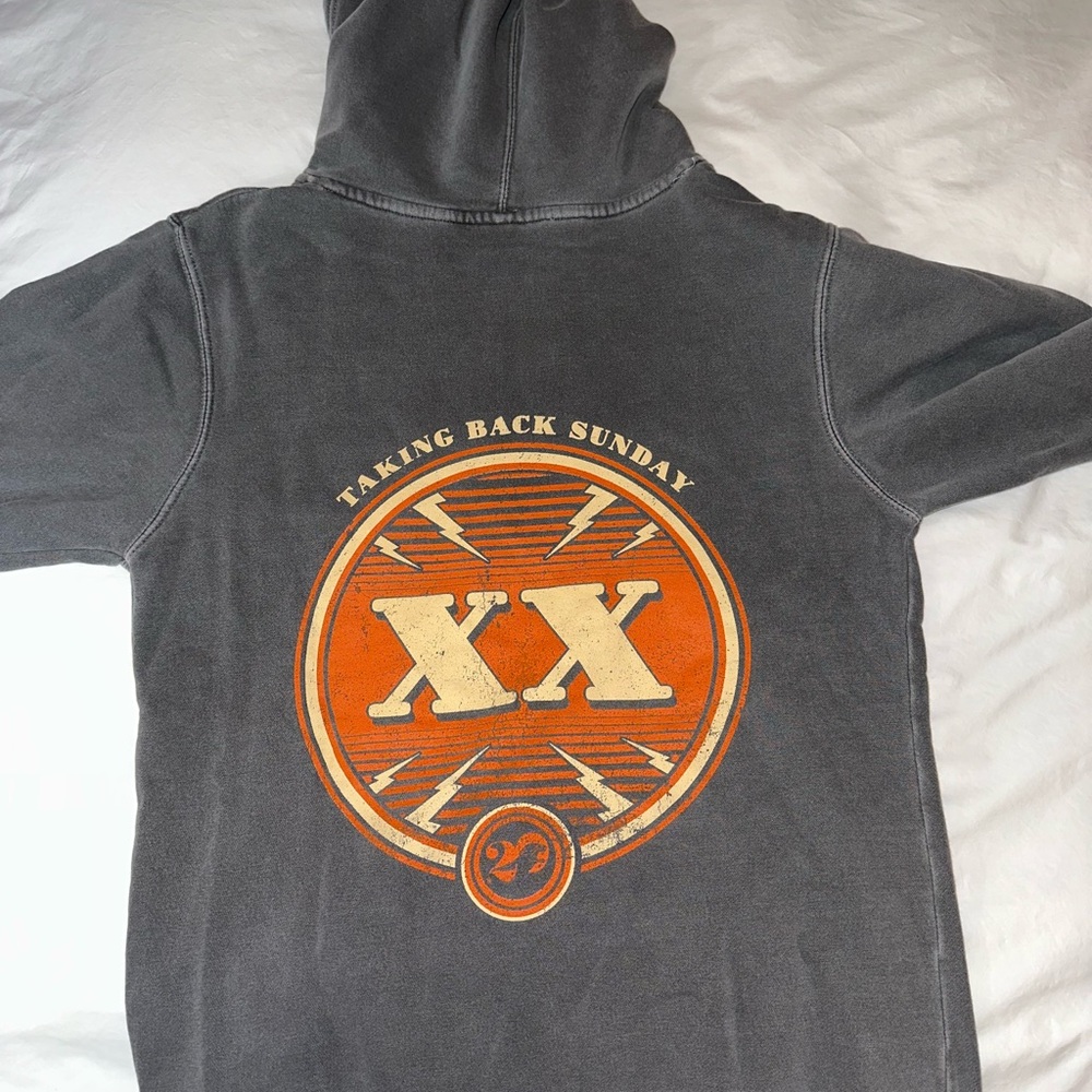 TAKING BACK SUNDAY BAND SWEATER - Picture 4 of 5